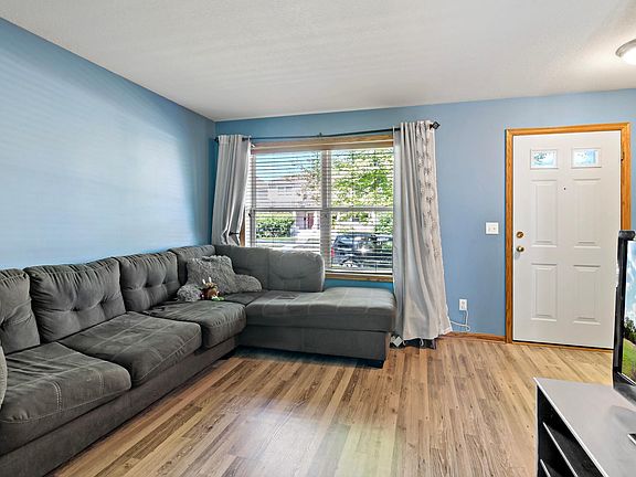 3rd image of 612 1st Ave NW