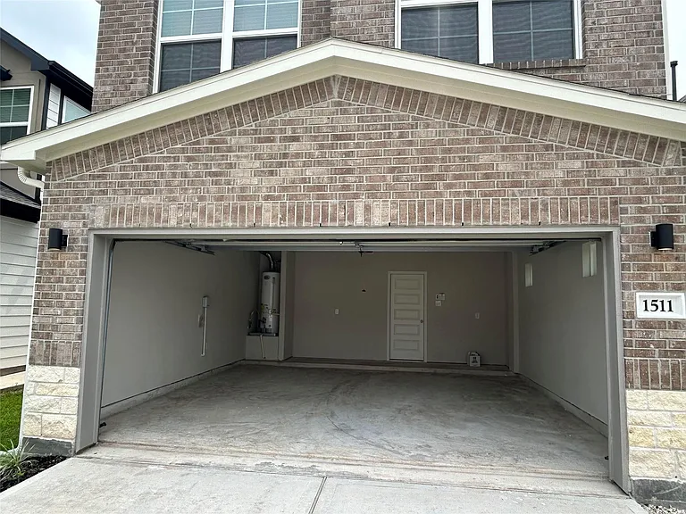 1511 Revolution Way — Photo 2