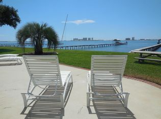 1800 Winston Ave, Navarre, FL 32566