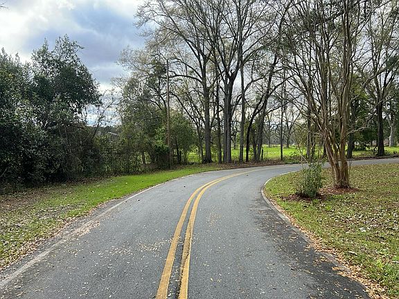 4th image of 1701 Allmon Dr