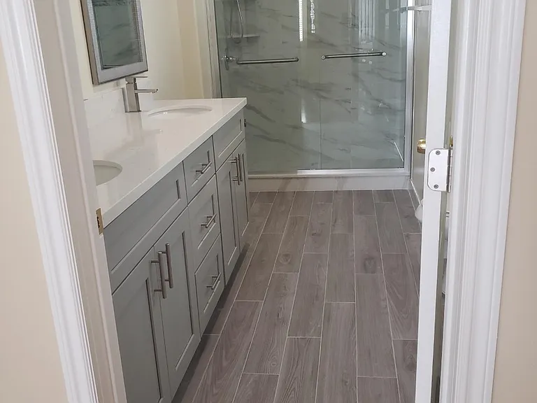 Master Bedroom Bathroom