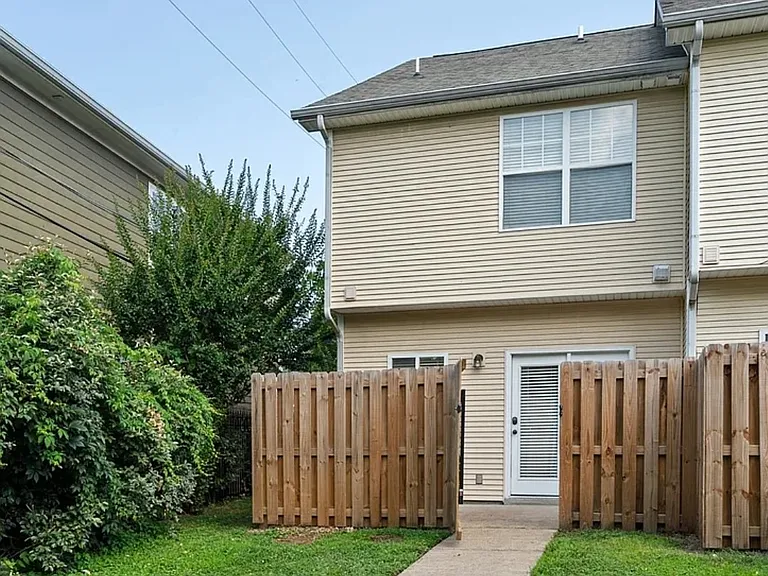 809 Benton Ave — Photo 16