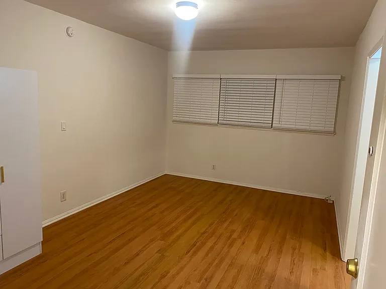 6725 Yucca St — Photo 1