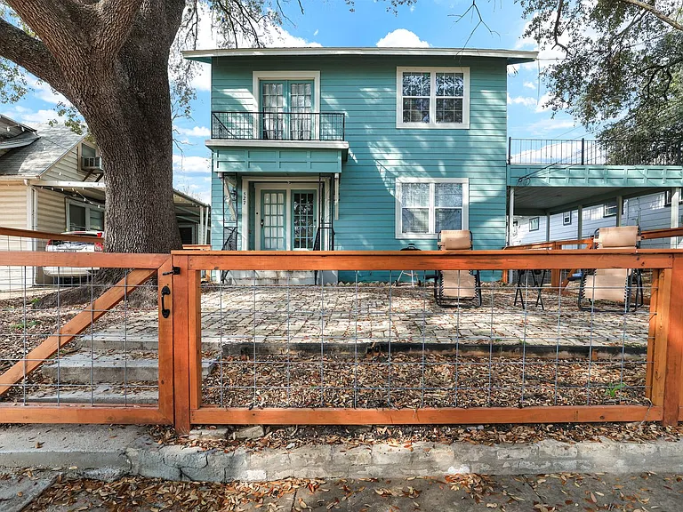 527 Fulton Ave — Photo 2