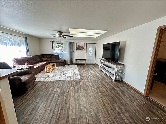 4th image of 104 Alpine Court SE