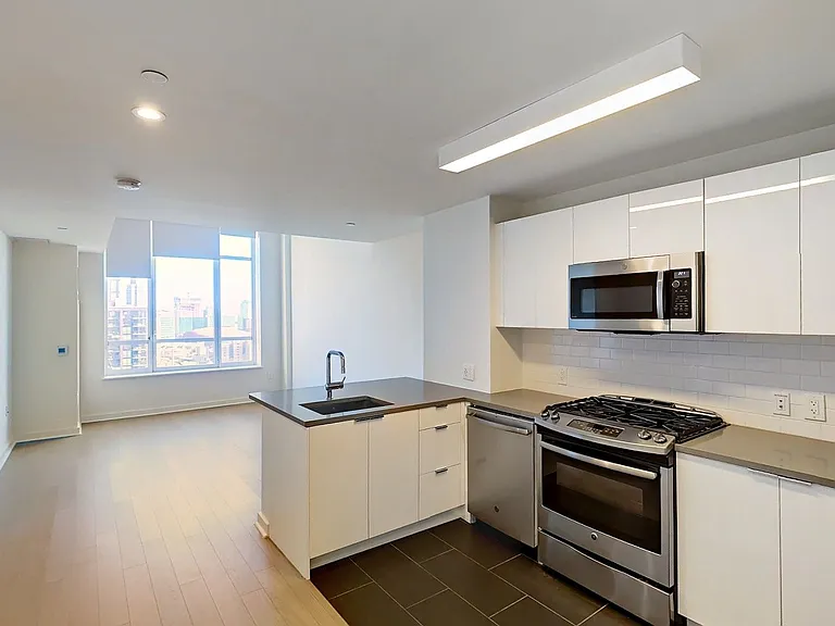 45 Hoyt St #23B — Photo 1