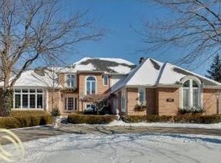 8900 Quail Cir, Plymouth, MI 48170