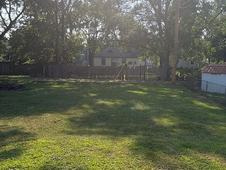 2410 Jefferson St — Photo 15