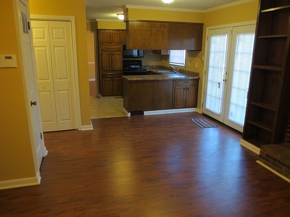 3rd image of 404 Rice St