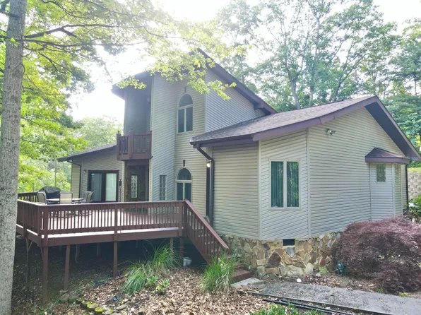 107 Saunders Rd, Bluefield, WV 24701