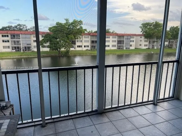 361 S Hollybrook Dr APT 310, Pembroke Pines, FL 33025