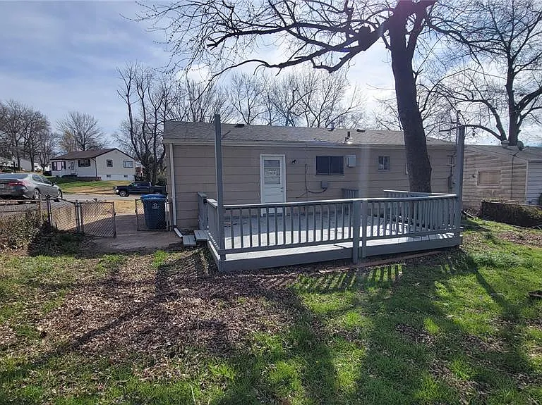 227 Meadowcrest Dr — Photo 11