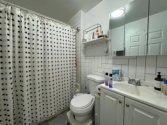 Rented by AZ REALTY NYC LLC | media 16