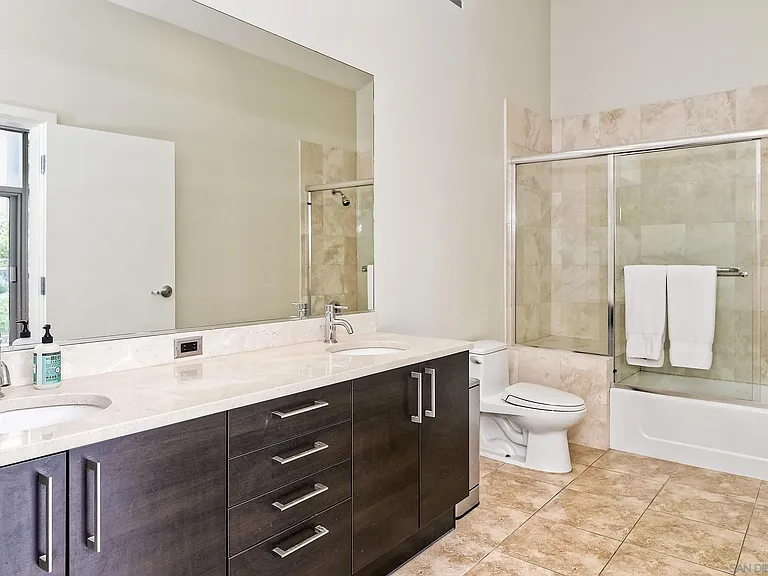 800 The Mark Ln #202 — Photo 19