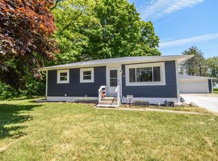 7143 Lakeshore Dr, Racine, WI 53402