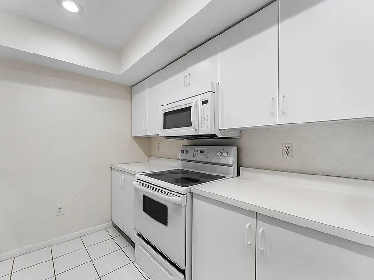 170 Waterside Dr #170 — Photo 6