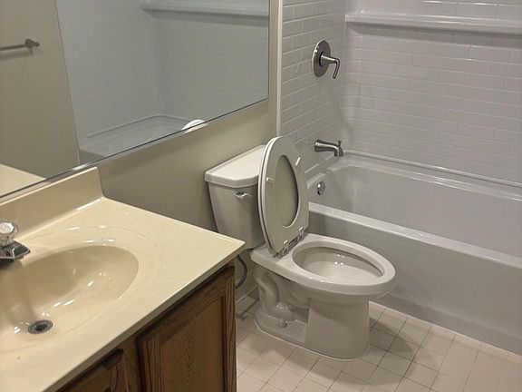 3rd image of 8008 River Field Ct