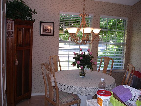 Kitchen Dinette area