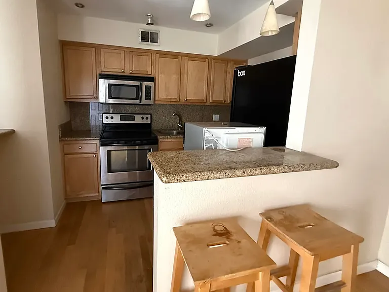 4410 N Longview Ave #210 — Photo 2
