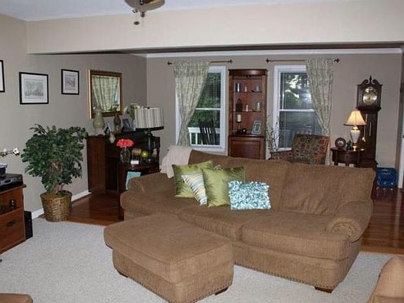 5th image of 4325 Fox Croft Cir