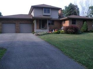 141 Century Farm Rd, Clinton, PA 15026