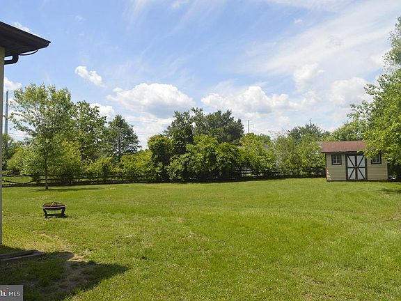 3rd image of 6746 Willowbrook Dr
