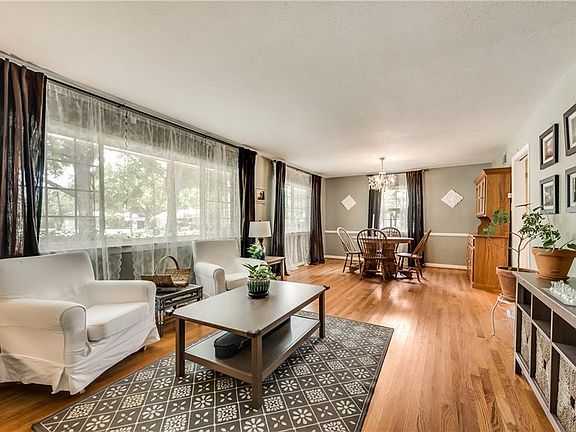 3rd image of 301 S Dorothy Dr