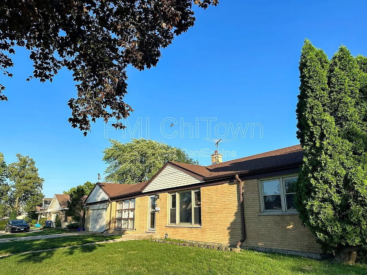 Building Photo - 1409 E Lincoln Ave