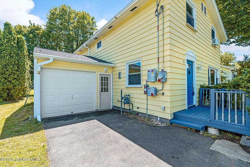 2nd image of 35 Magee Drive
