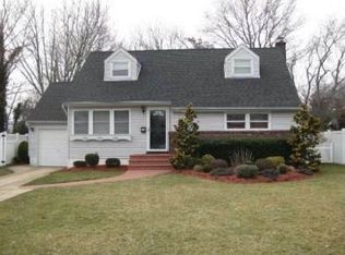 17 Morris Rd, Bethpage, NY 11714