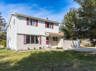 5781 Byron Rd, Howell, MI 48855