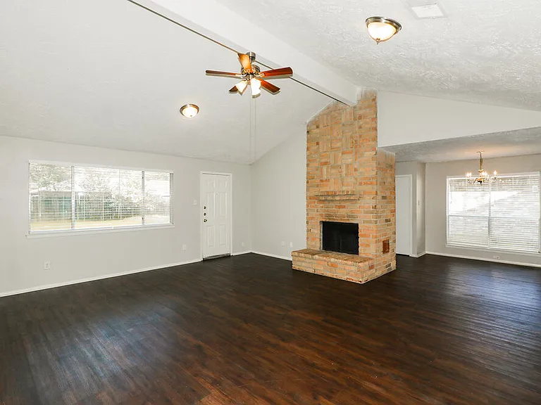 15826 Beechnut St — Photo 3