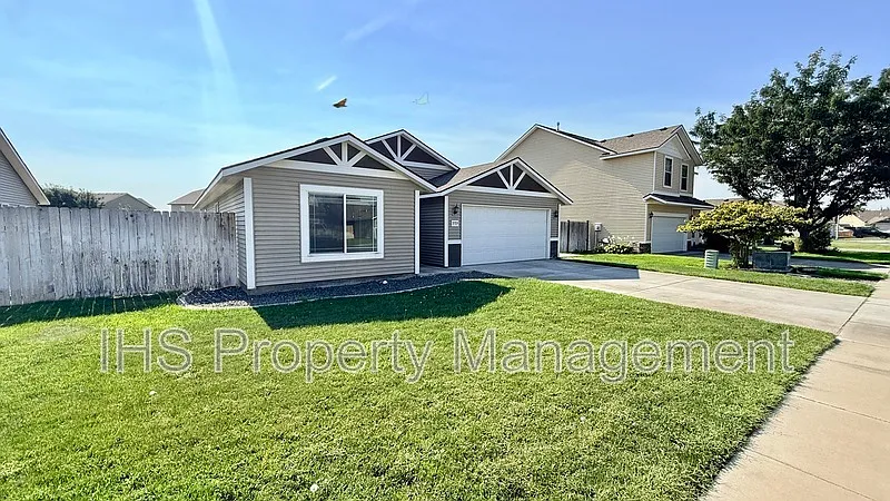 3 bed, 2.0 bath, 1600 sqft, $2,295 — Photo 2