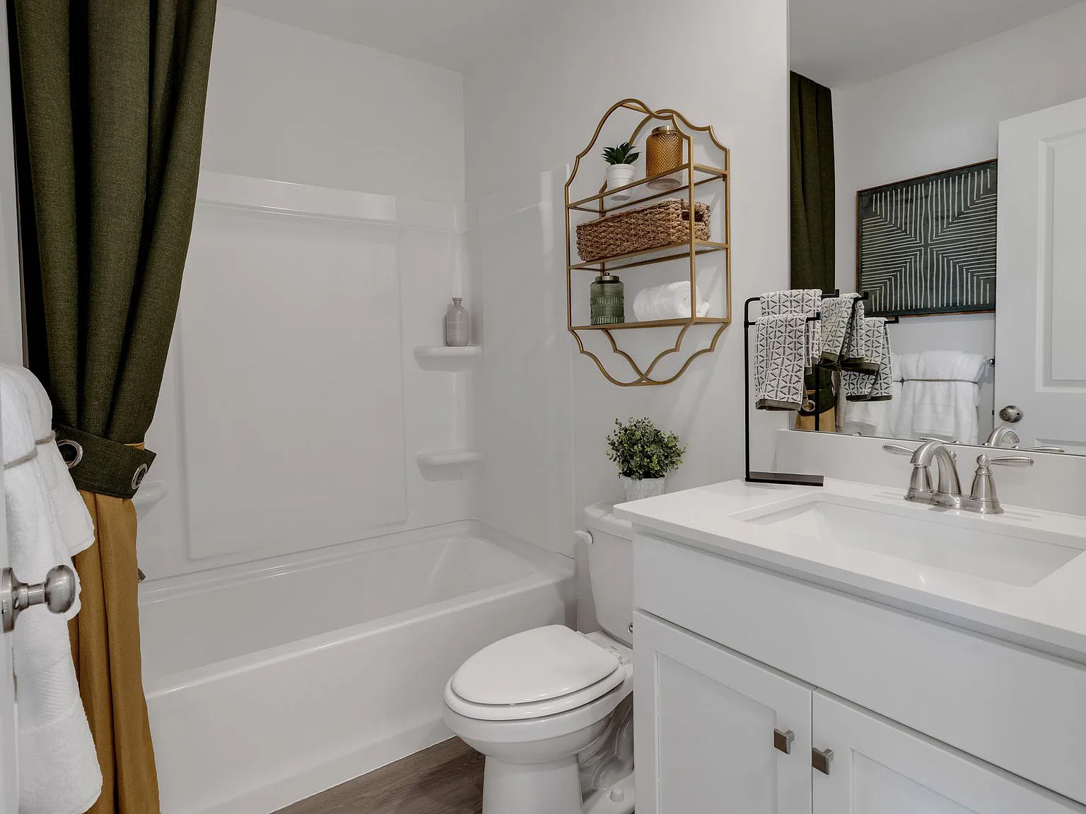 3 bed, 1969 sqft, $2,650 — Photo 3