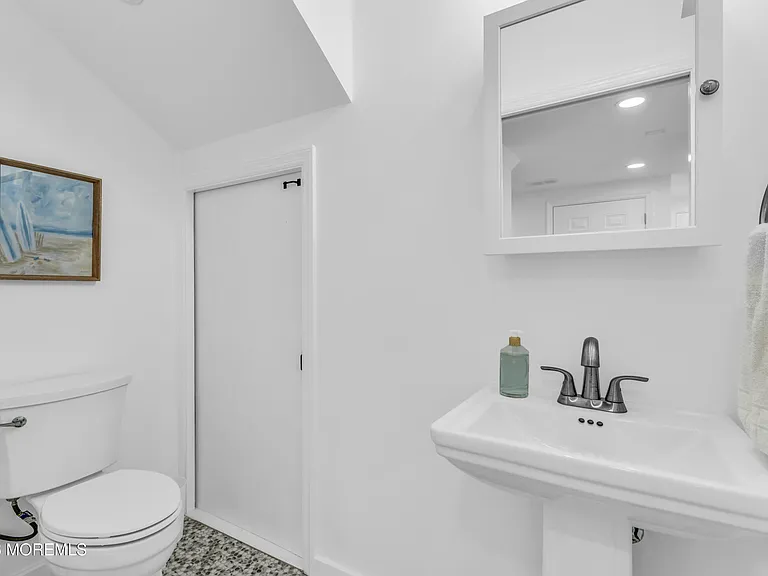3306 Windsor Ave — Photo 45