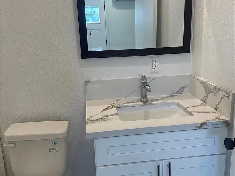 1809 S Gramercy Pl — Photo 6