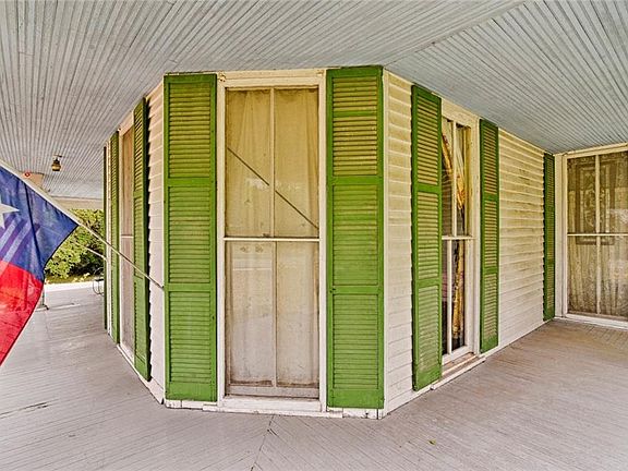4th image of 1141 W Collin St