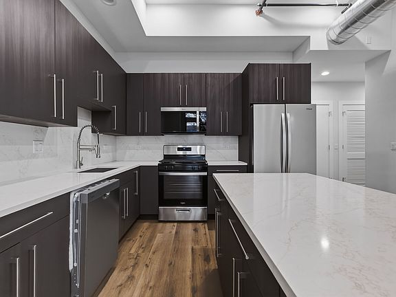 2nd image of 2725 W Fullerton Ave #201