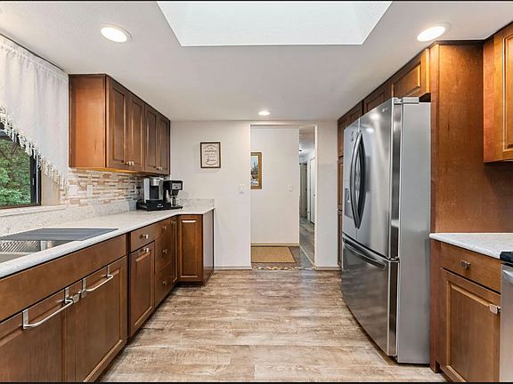 5th image of 207 Crossbow Ln