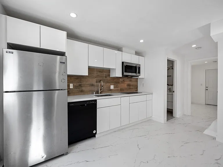 3501 Noriega St #A — Photo 7