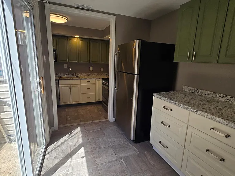 104 Emily St — Photo 12