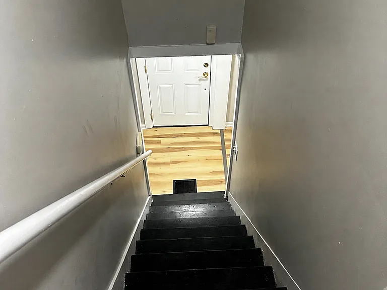 1414 E 9th St — Photo 10
