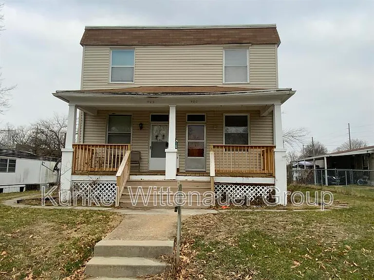 907 N Church St — Photo 1