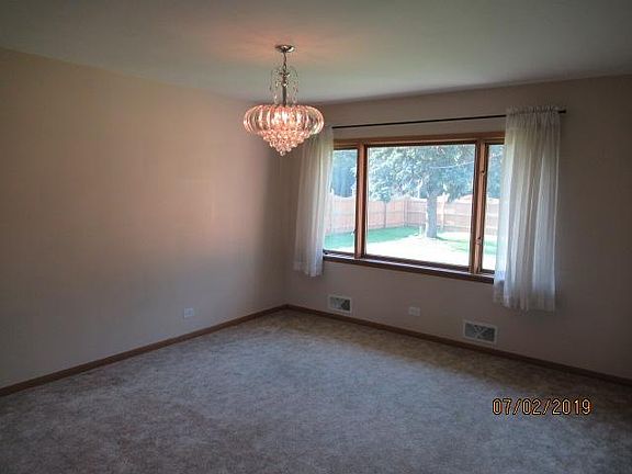 5th image of 444 River Dr