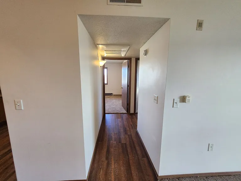 Eastern Hills Apartments — Photo 8
