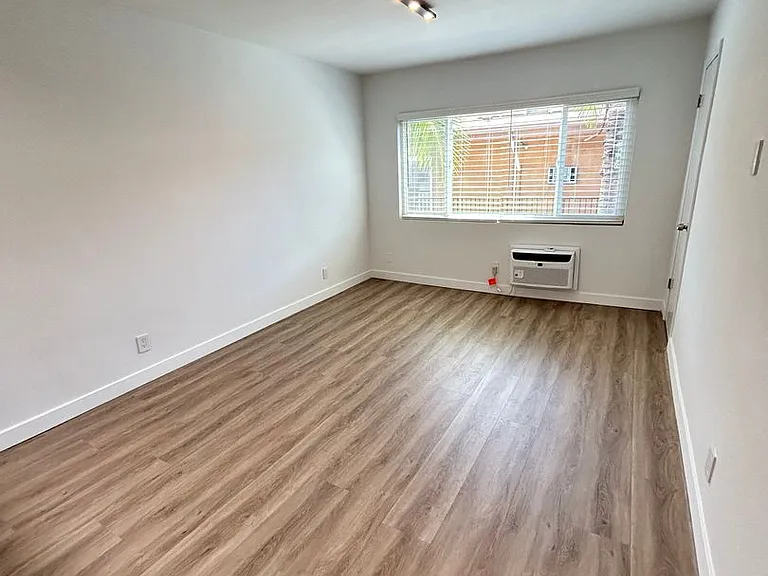 1825 S. Beloit Ave — Photo 19