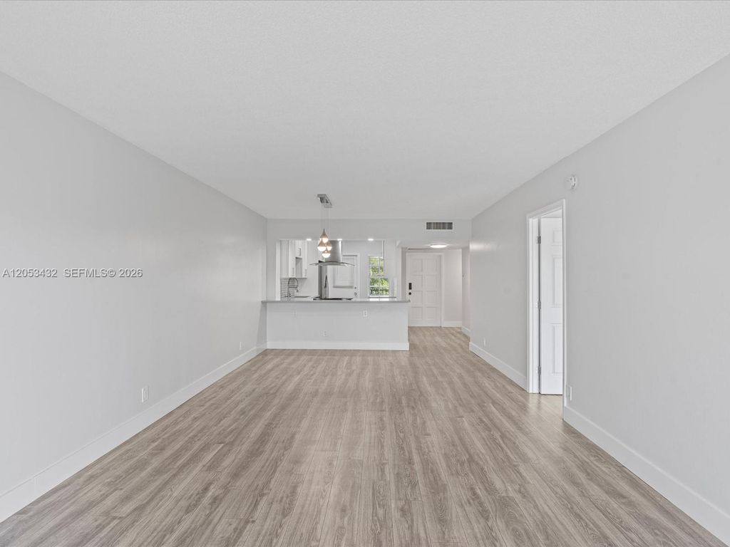 3150 N Palm Aire Dr APT 406, photo 9