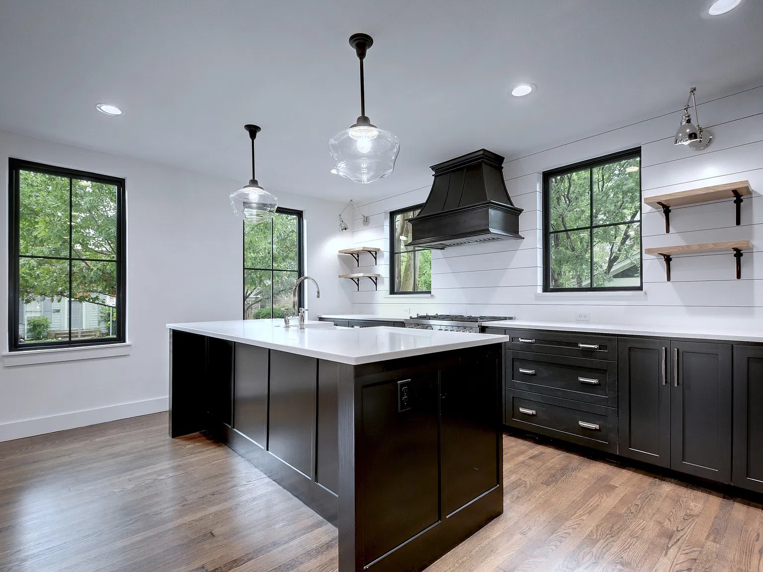 8 bed, $18,400 — Photo 2