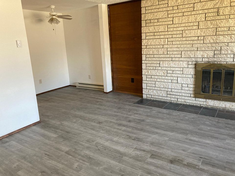 Living room/dining room