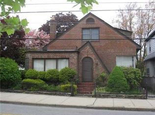 142 Hawkins St, Providence, RI 02904